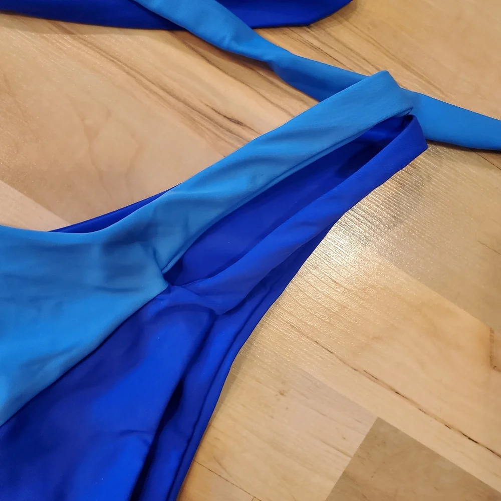 LIKE NEW Sexy Two Tone Blue Wrap Detail Bikini Sz Meduim